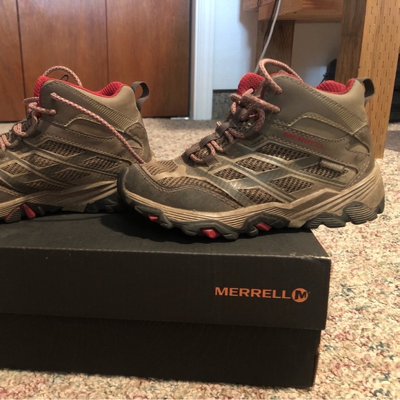 Merrell Moab FST Mid Hiking Shoes - Brown and Red - Picture 2 of 8